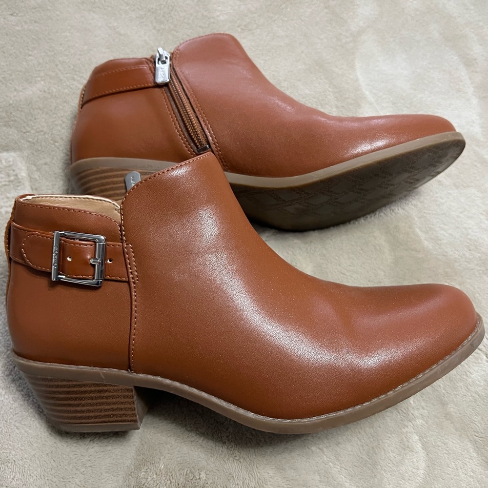 Vionic Tan Ankle Boots with Side Zipper